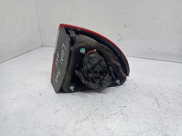 FEU ARRIERE GAUCHE SEAT LEON 1999-08/2005 - Vue 2